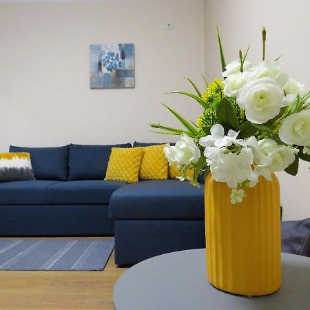 Flowers Garden Apartment Veliko Tarnovo Exterior photo